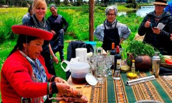 Clase de cocina en una hacienda del Valle Sagrado, donde aprenderás a preparar recetas andinas tradicionales utilizando productos frescos de la región.