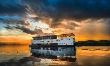 Navegación exclusiva por el Río Amazonas en un crucero boutique, con paradas para explorar la selva, observar delfines rosados y descubrir comunidades locales.