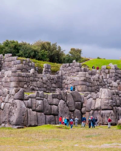 caminando peru sacsayhuaman